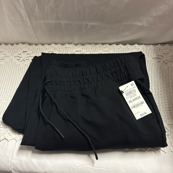Ideology Women’s Deep Black Fleece Bottoms Size XL
Style 100195364MS NEW - Picture 6 of 15